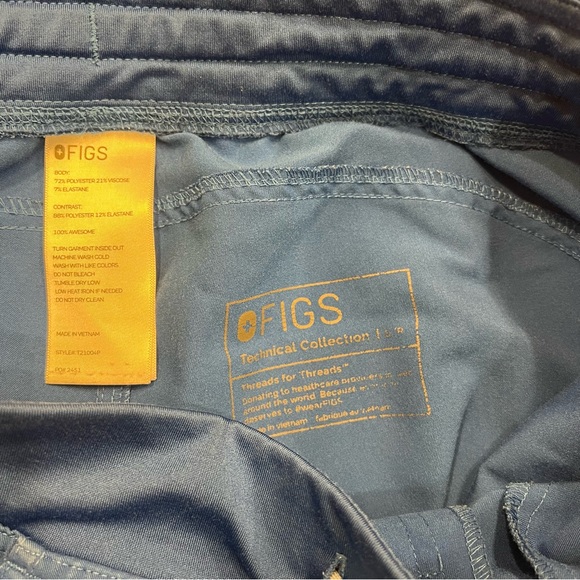 Figs Scrub Set Royal Blue Women’s Casma Three Pocket Top Kade Cargo Scrub Pants - Picture 8 of 8